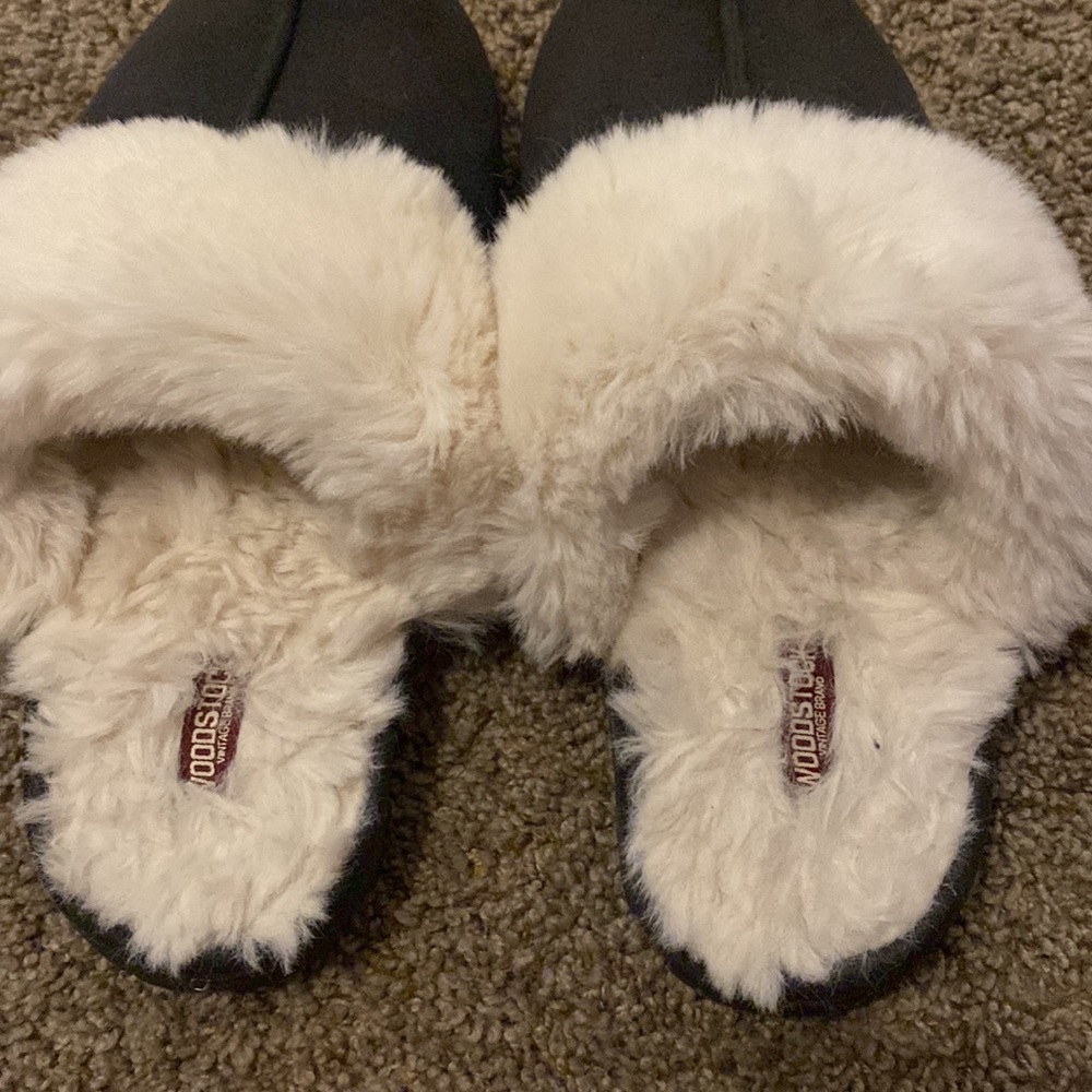 Slippers - Picture 2 of 3